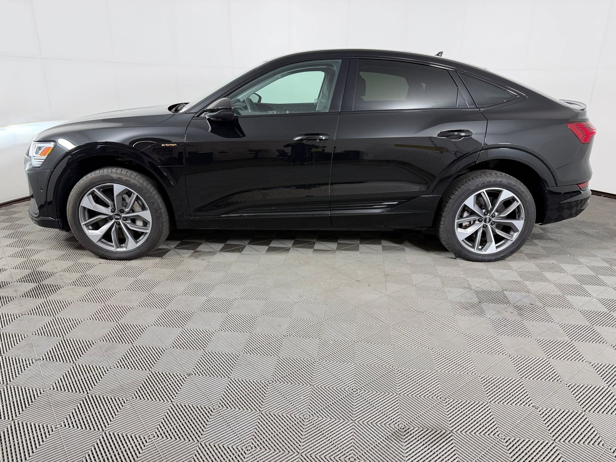 audi e-tron sportback 2021 WA12AAGE7MB002538 image audi e-tron sportback 2021 WA12AAGE7MB002538 image